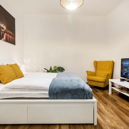 Quiet And Cozy Apartment Near The Danube Budapest Eksteriør billede