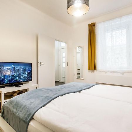 Quiet And Cozy Apartment Near The Danube Budapest Eksteriør billede